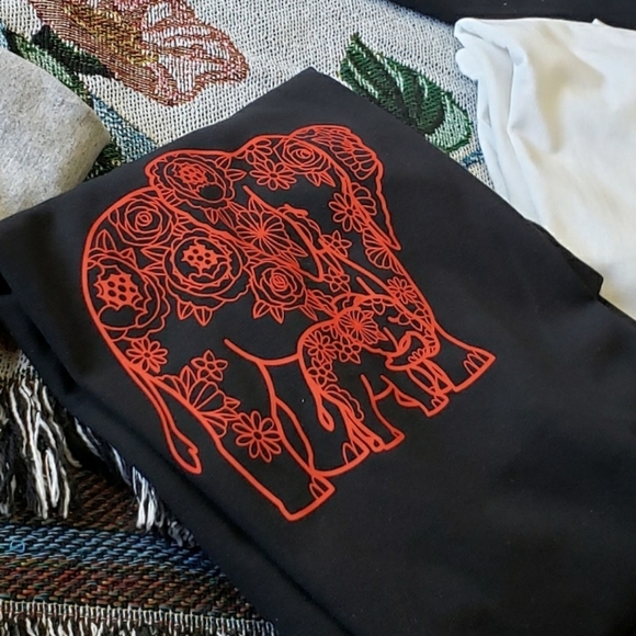 Elephant Print T-shirts - Picture 3 of 3